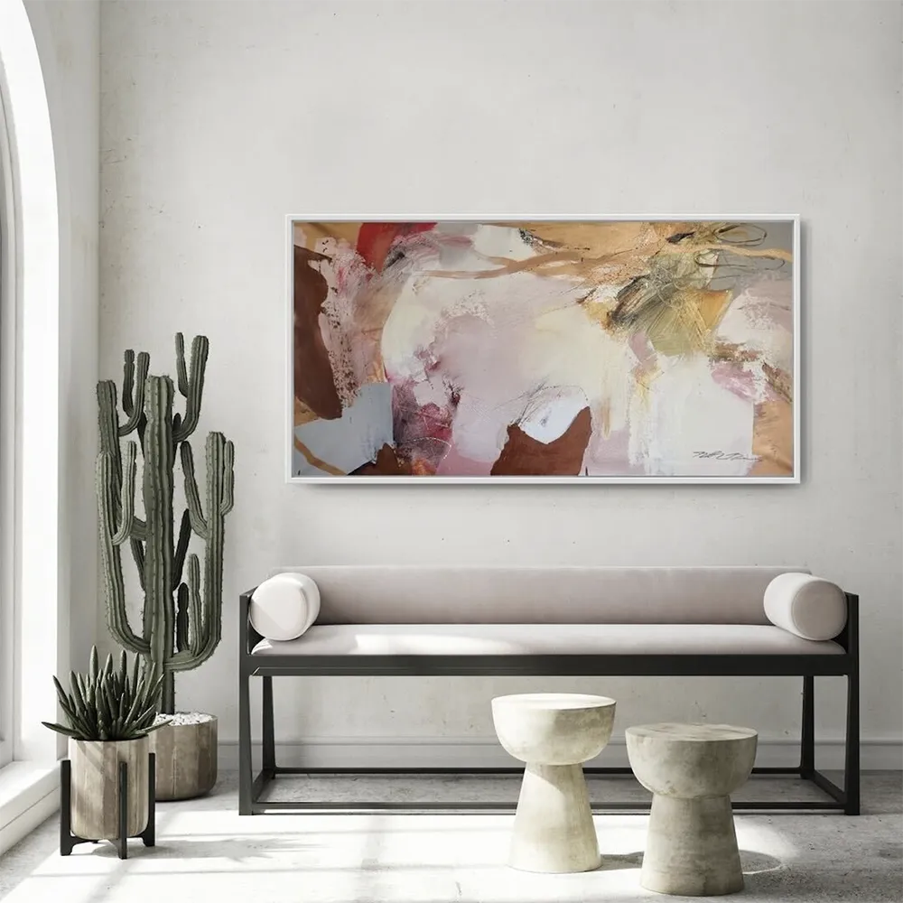 Wandkunst von Natasha Barnes mit reichen Texturen und tiefen Auberginentönen
